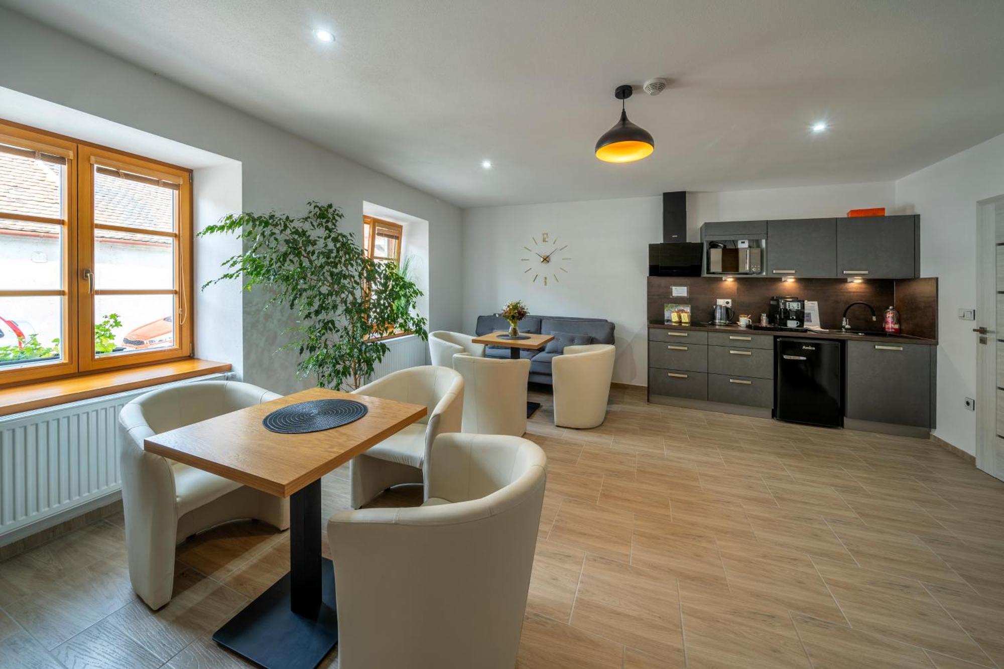 Apartmany Pod Namestim 2 Телч Экстерьер фото